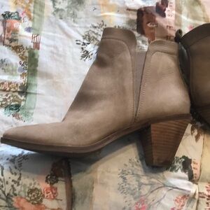 Elegant Tan Ankle Boots leather upper